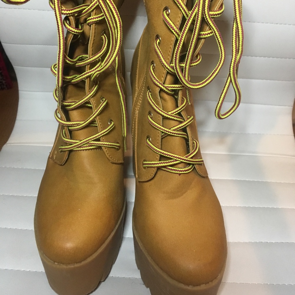 Wedge boots